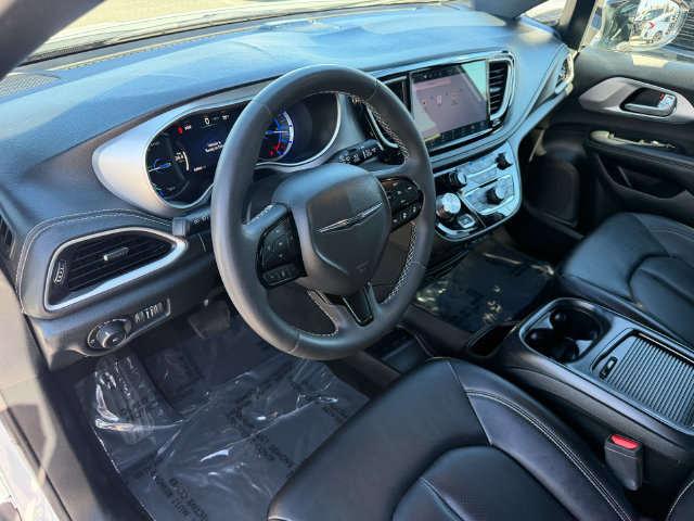 Used 2024 Chrysler Pacifica Limited FWD image 11