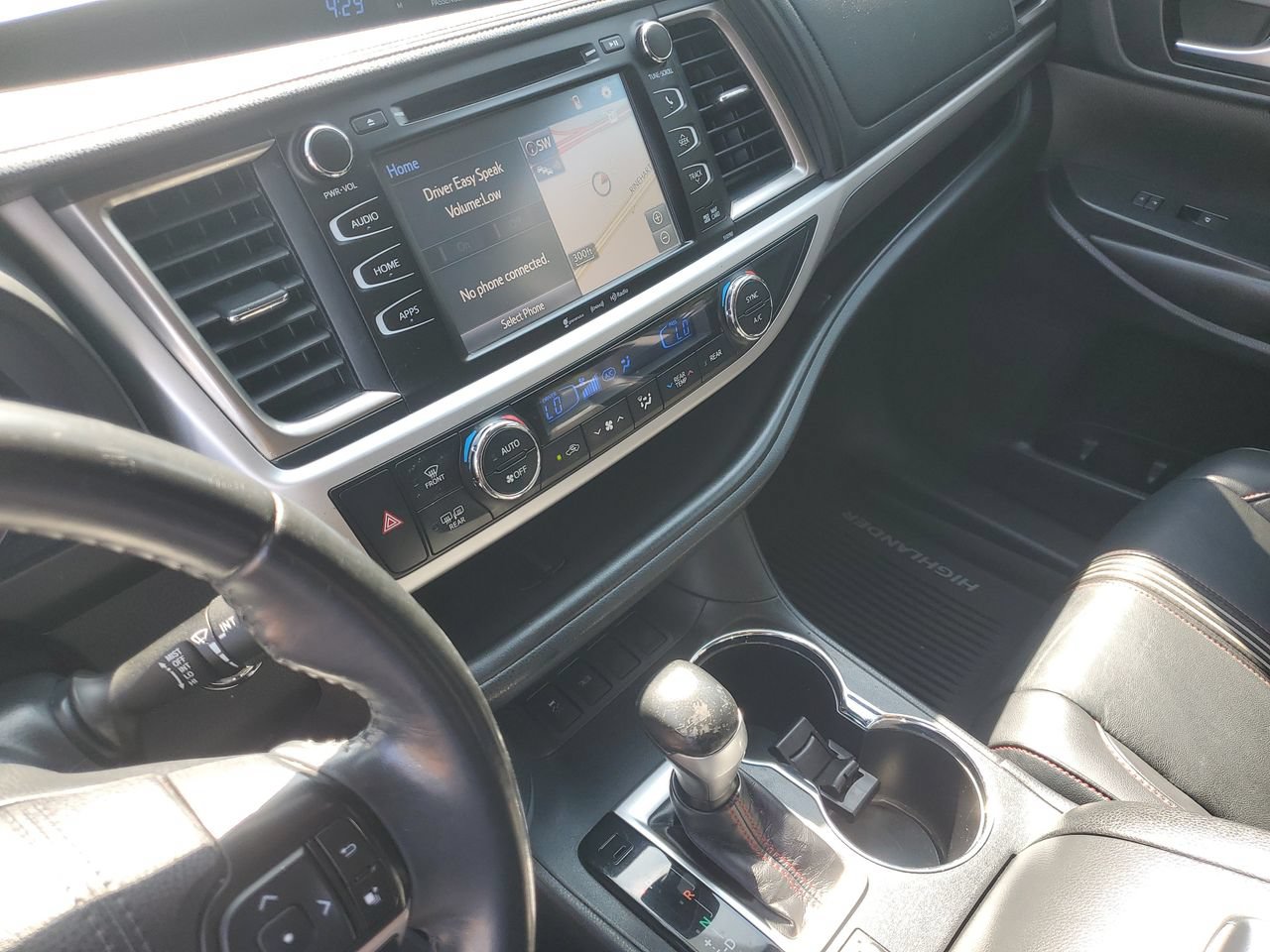 Used 2019 Toyota Highlander SE FWD image 21