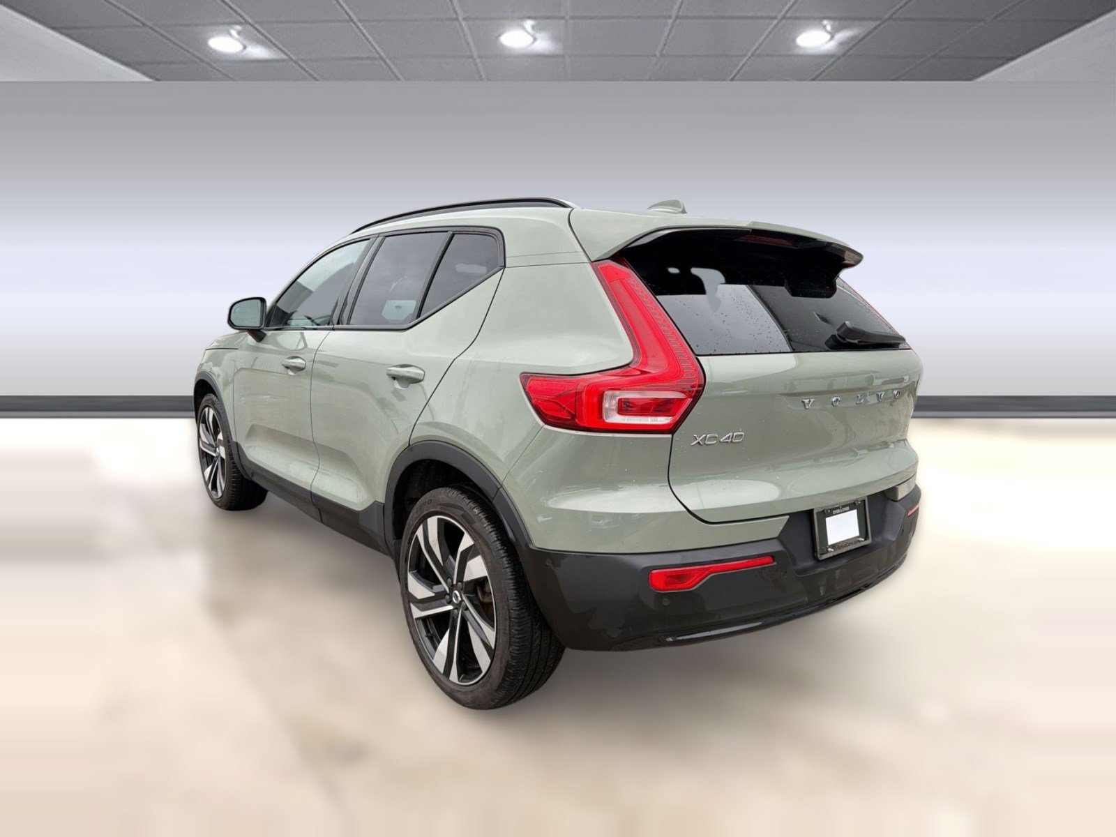 Certified 2023 Volvo XC40 B5 Plus w/ Driver Assist Package image 3