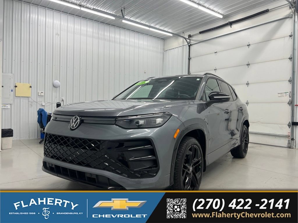 Used 2025 Volkswagen Tiguan SE R-Line AWD/4WD image 6
