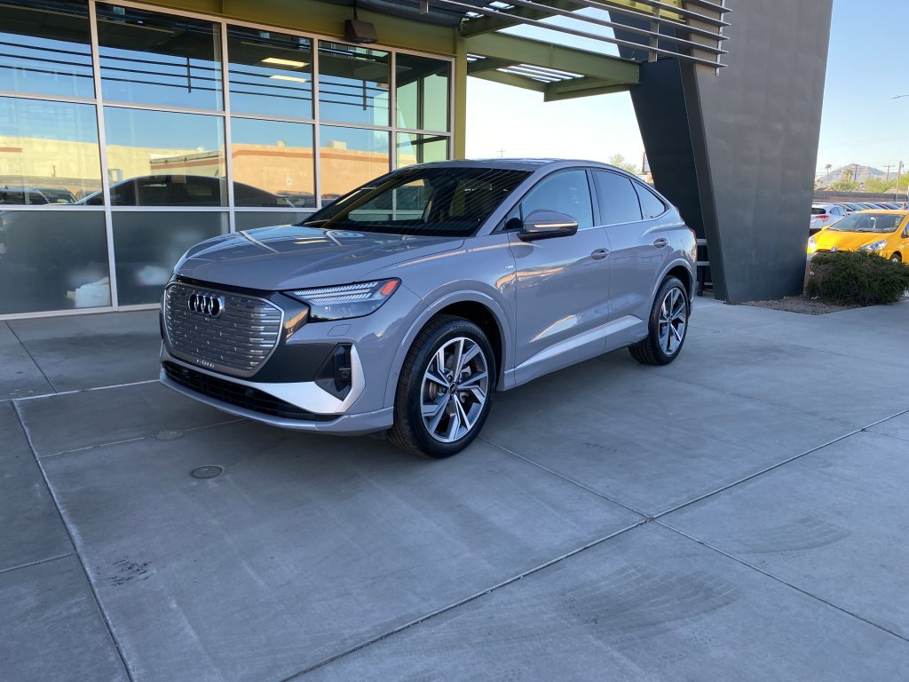 Used 2023 Audi Q4 e-tron Prestige image 1