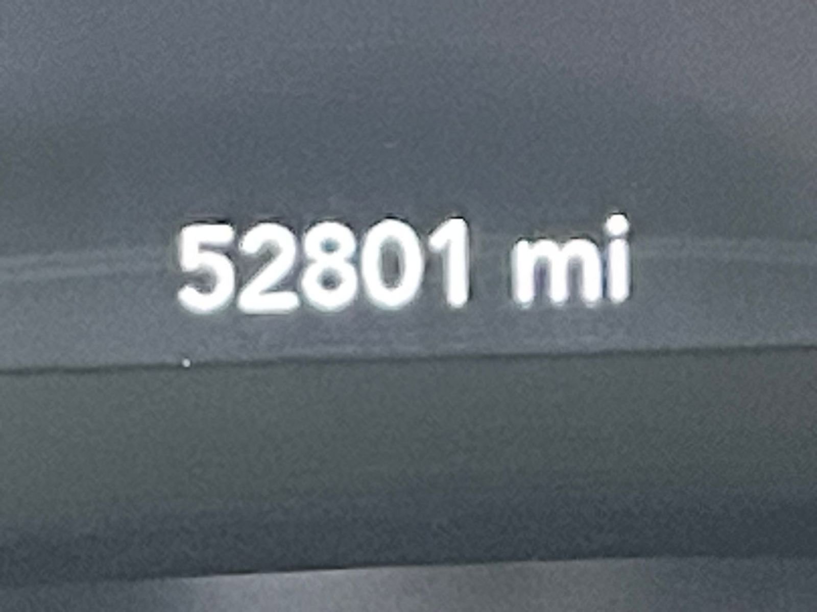 Used 2023 Chrysler Voyager LX image 42