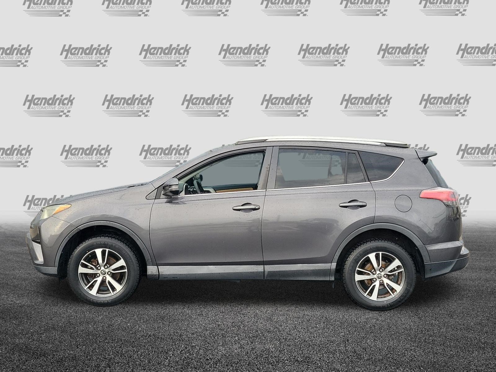 Used 2018 Toyota RAV4 XLE FWD image 4