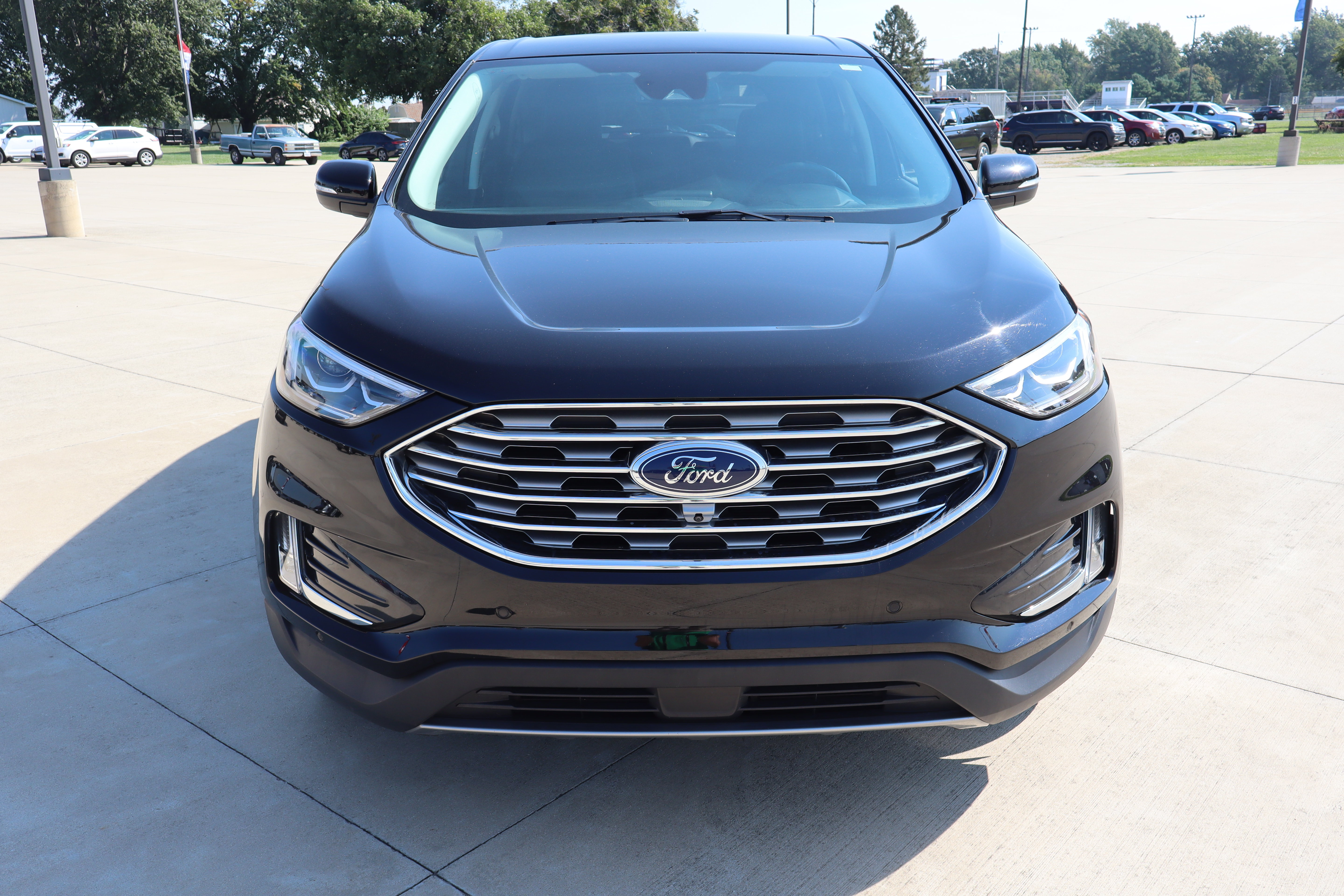 Used 2024 Ford Edge Titanium w/ Equipment Group 301A AWD/4WD image 2