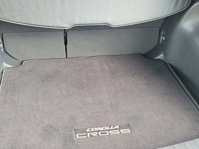 Used 2023 Toyota Corolla Cross XLE w/ Convenience Package FWD image 9