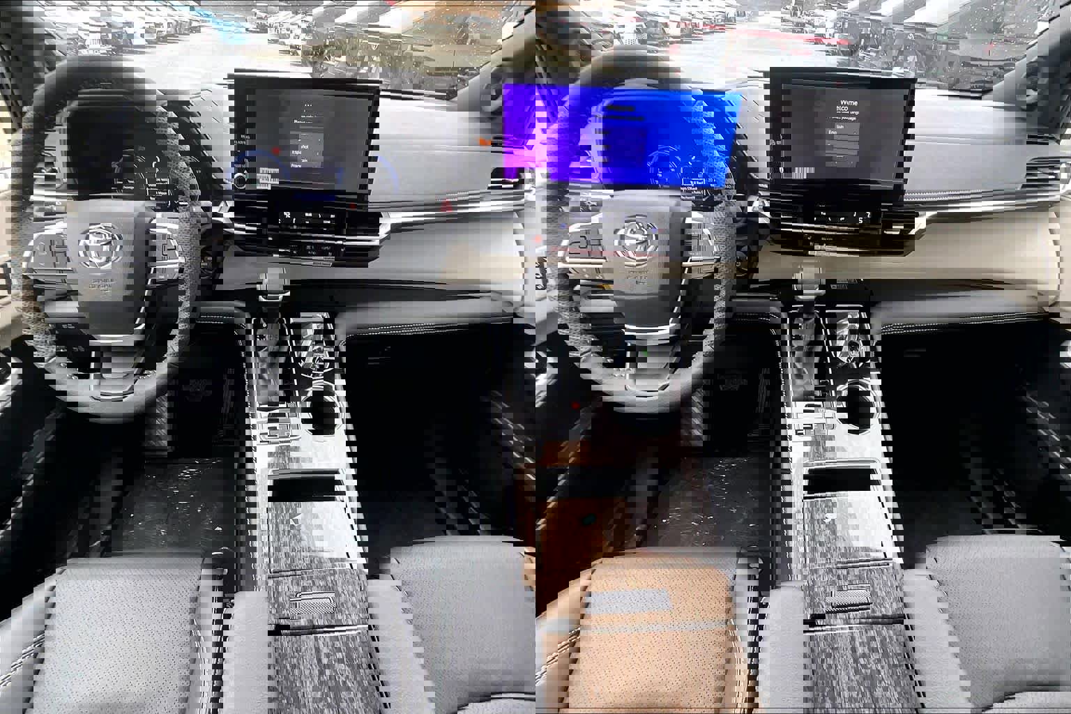 New 2026 Toyota Sienna Limited image 5