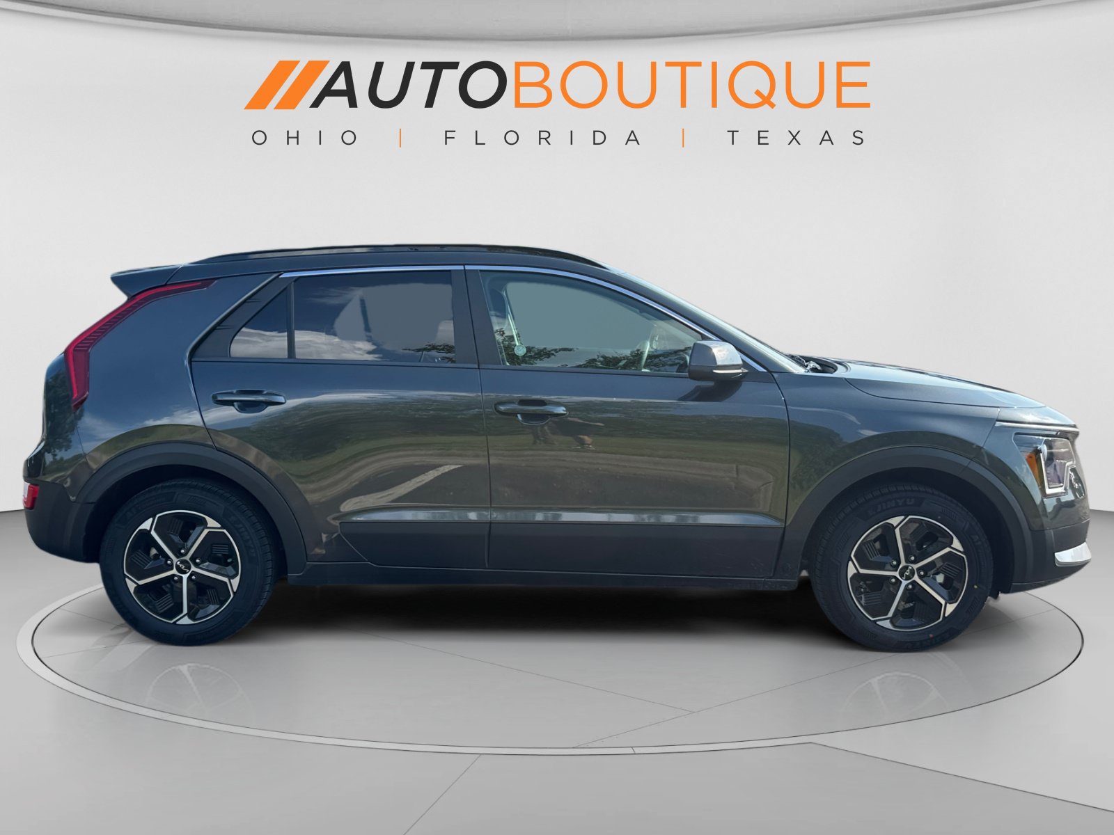 Used 2025 Kia Niro LX FWD image 10