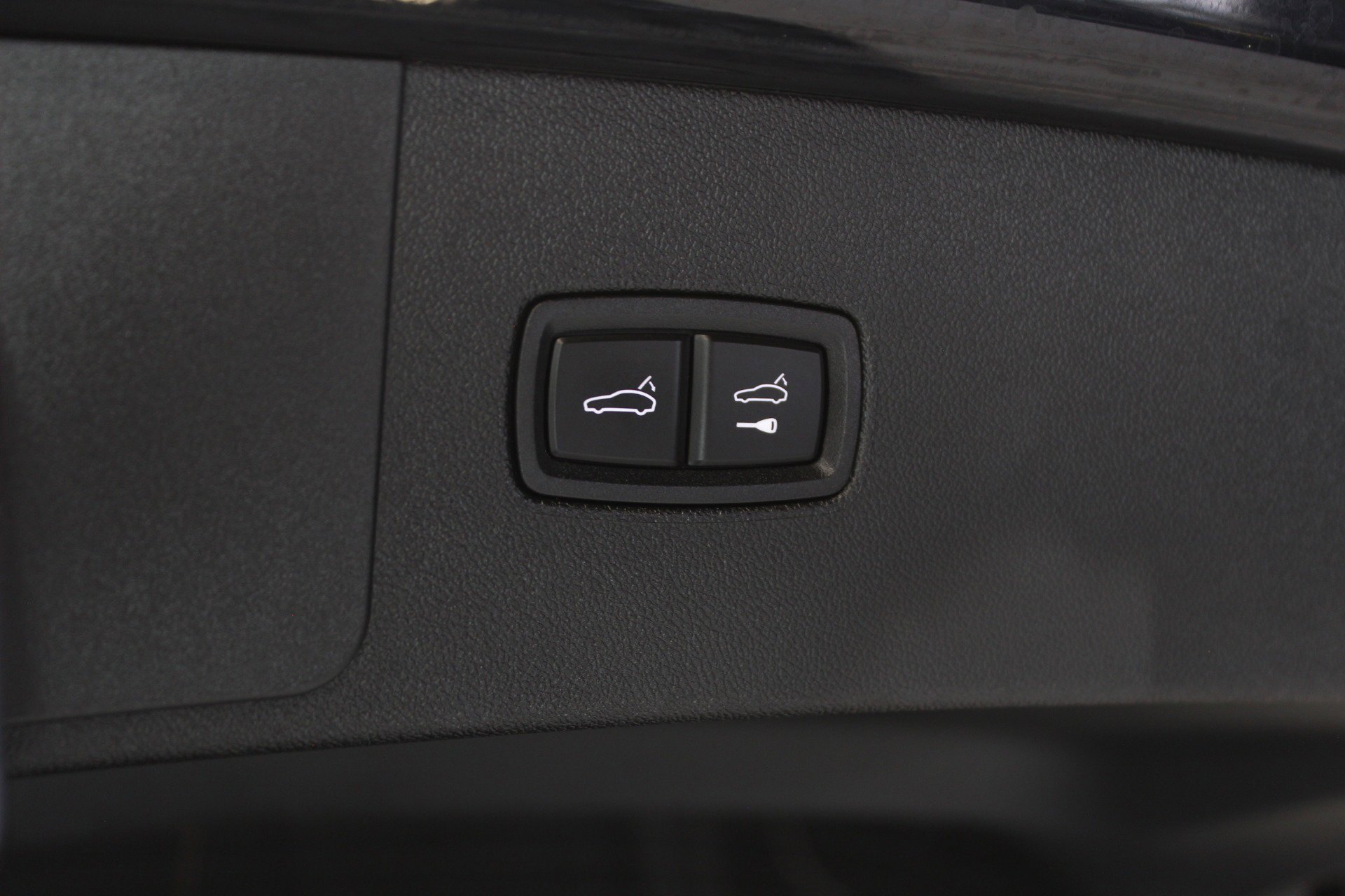 Used 2023 Porsche Cayenne Platinum Edition image 82