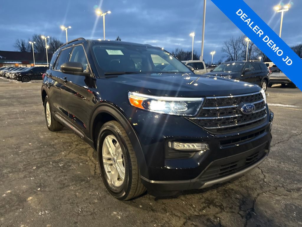 Used 2023 Ford Explorer XLT w/ Equipment Group 202A image 4