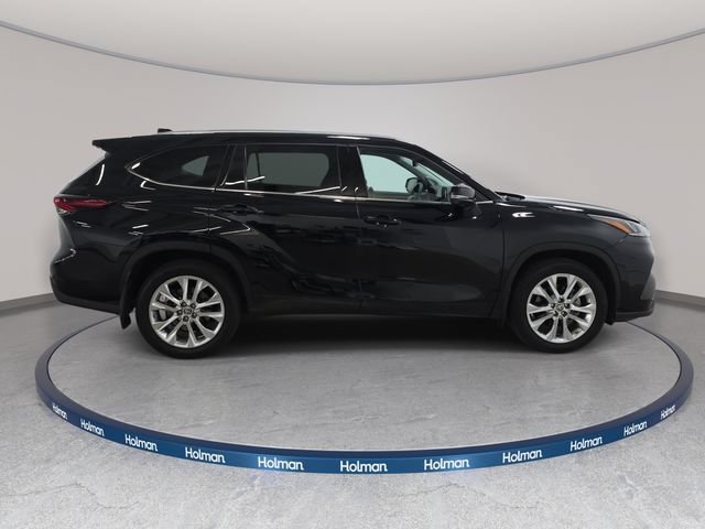 Certified 2024 Toyota Highlander Limited AWD/4WD image 4