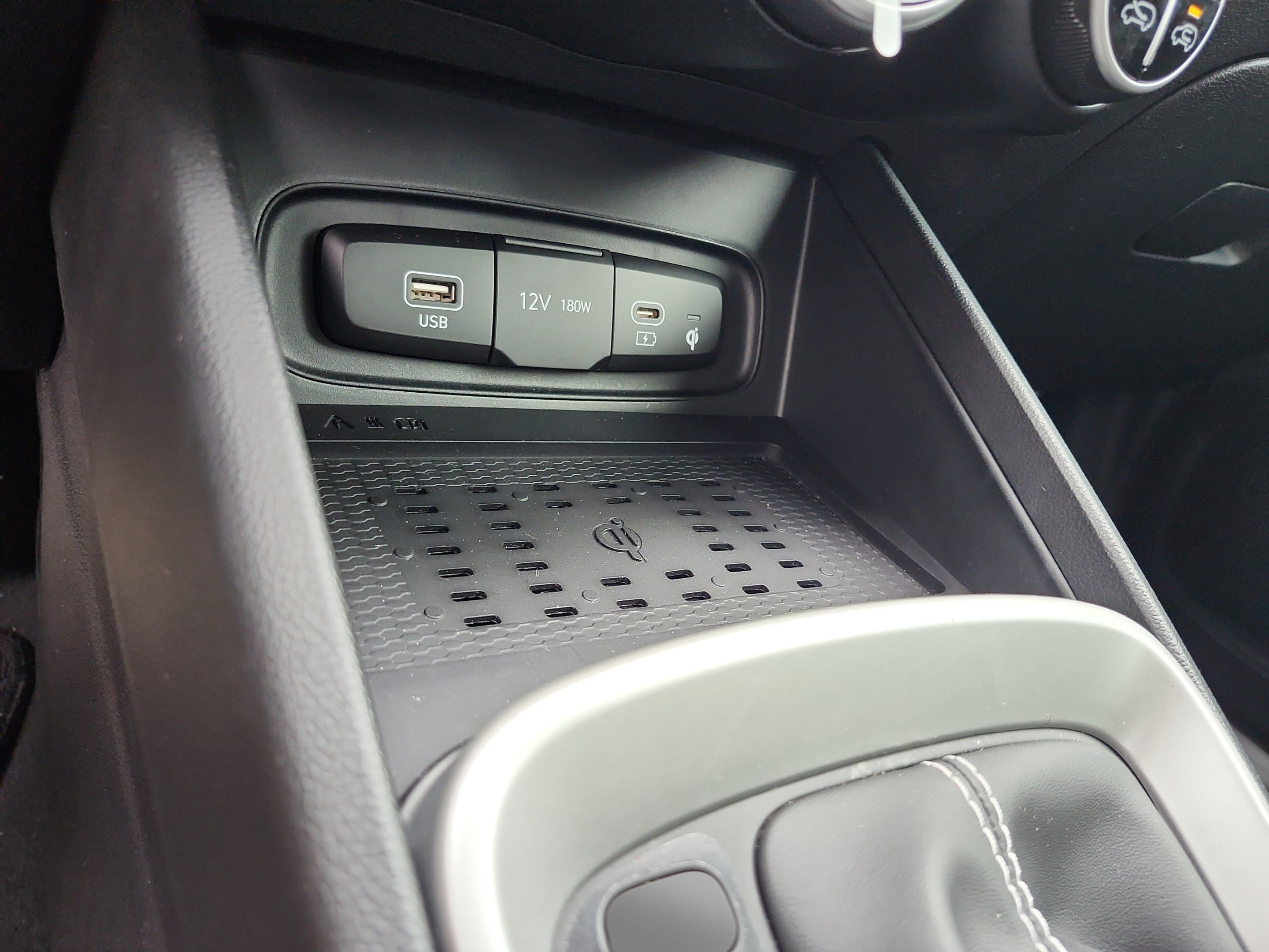 Certified 2026 Hyundai Venue SEL FWD image 27