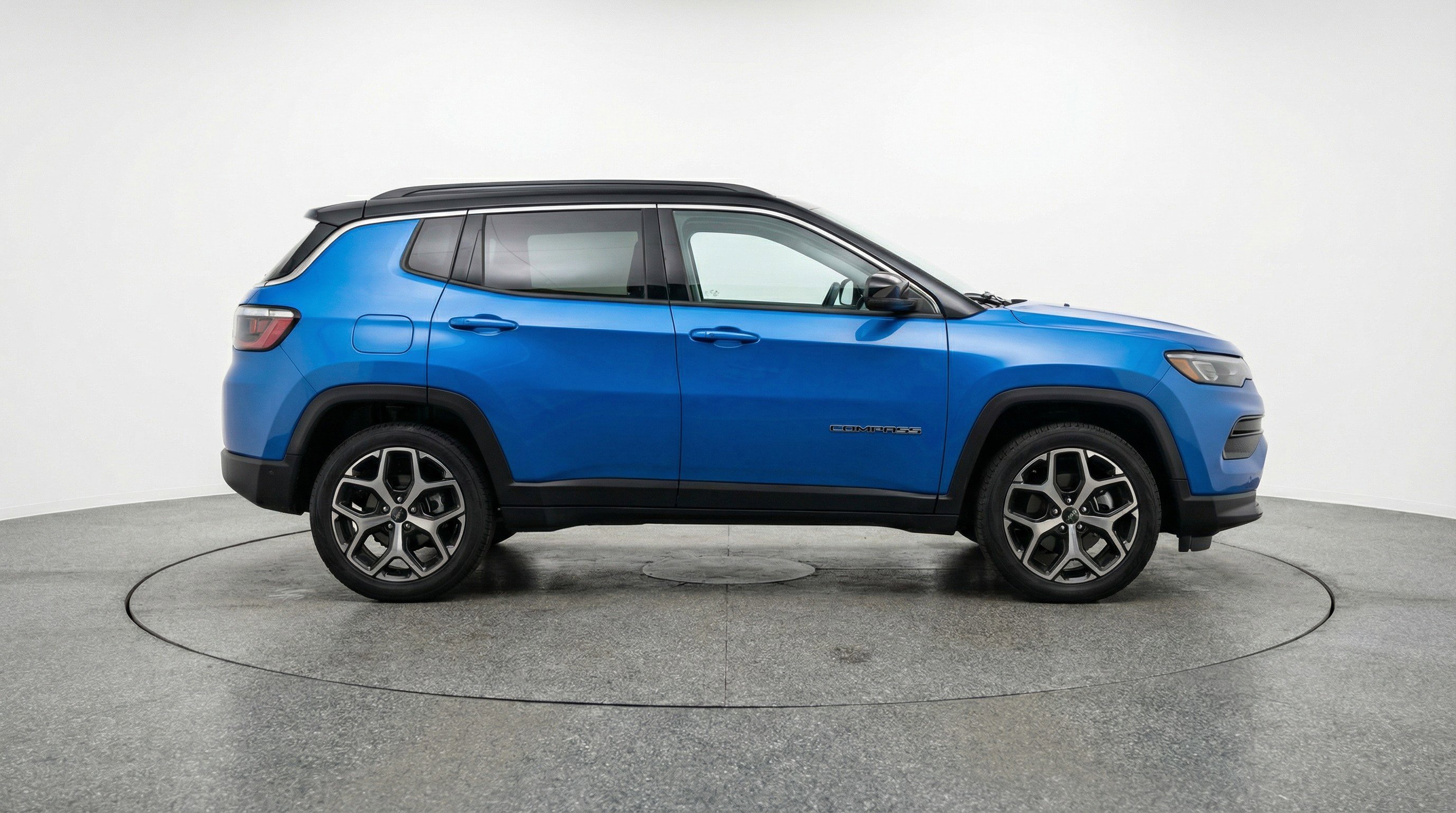 Used 2025 Jeep Compass Limited AWD/4WD image 11
