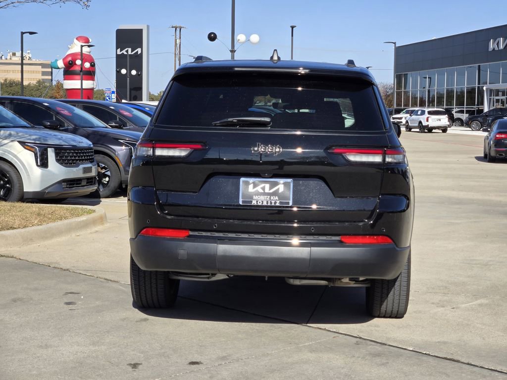 Used 2025 Jeep Grand Cherokee L Laredo RWD image 13
