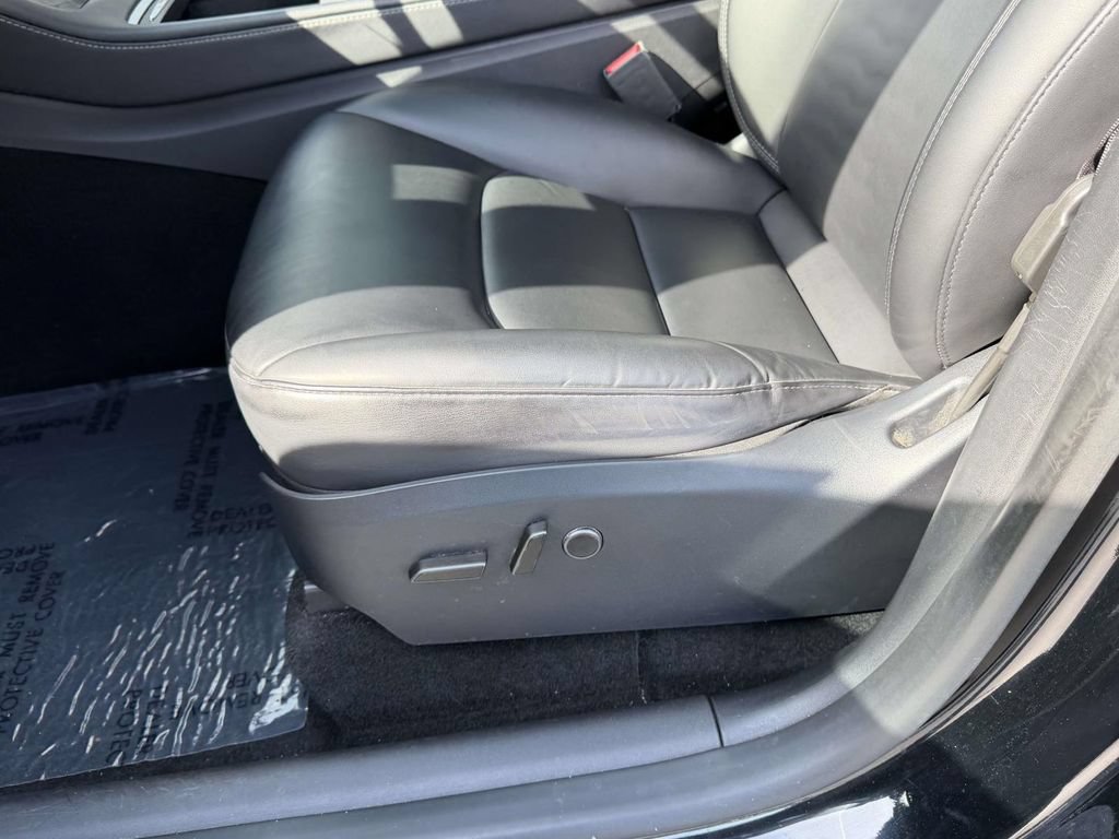 Used 2024 Tesla Model Y Long Range AWD/4WD image 18