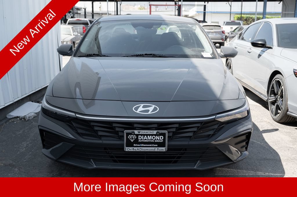Used 2024 Hyundai Elantra SEL FWD image 2