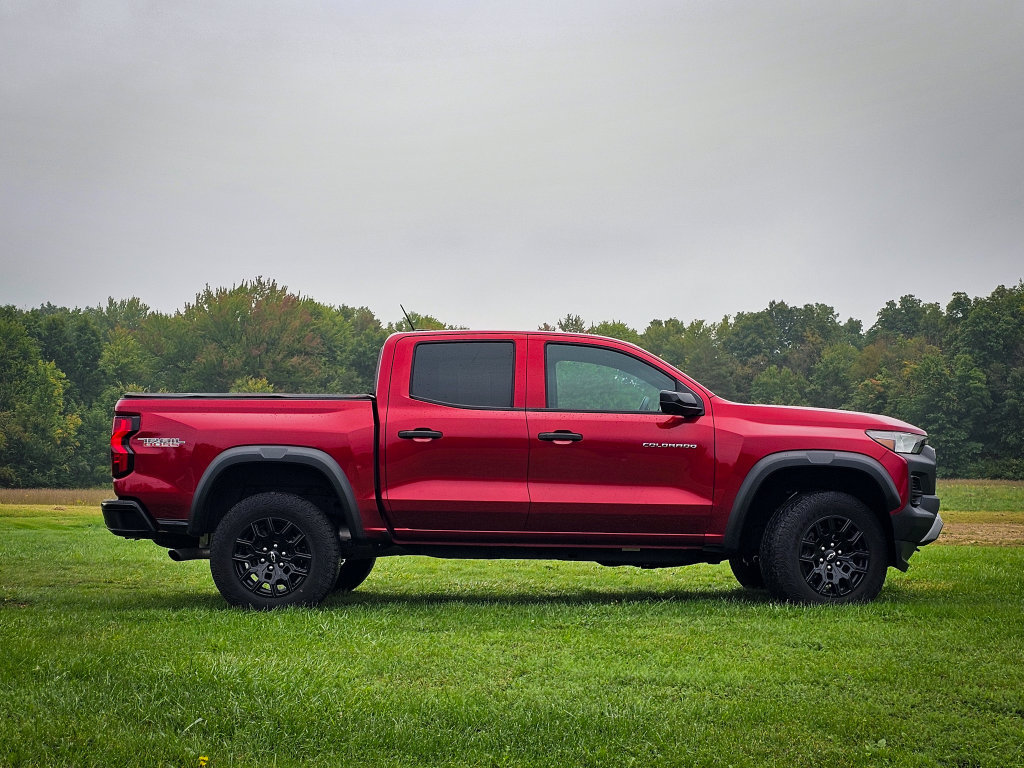 Used 2023 Chevrolet Colorado Trail Boss AWD/4WD image 3