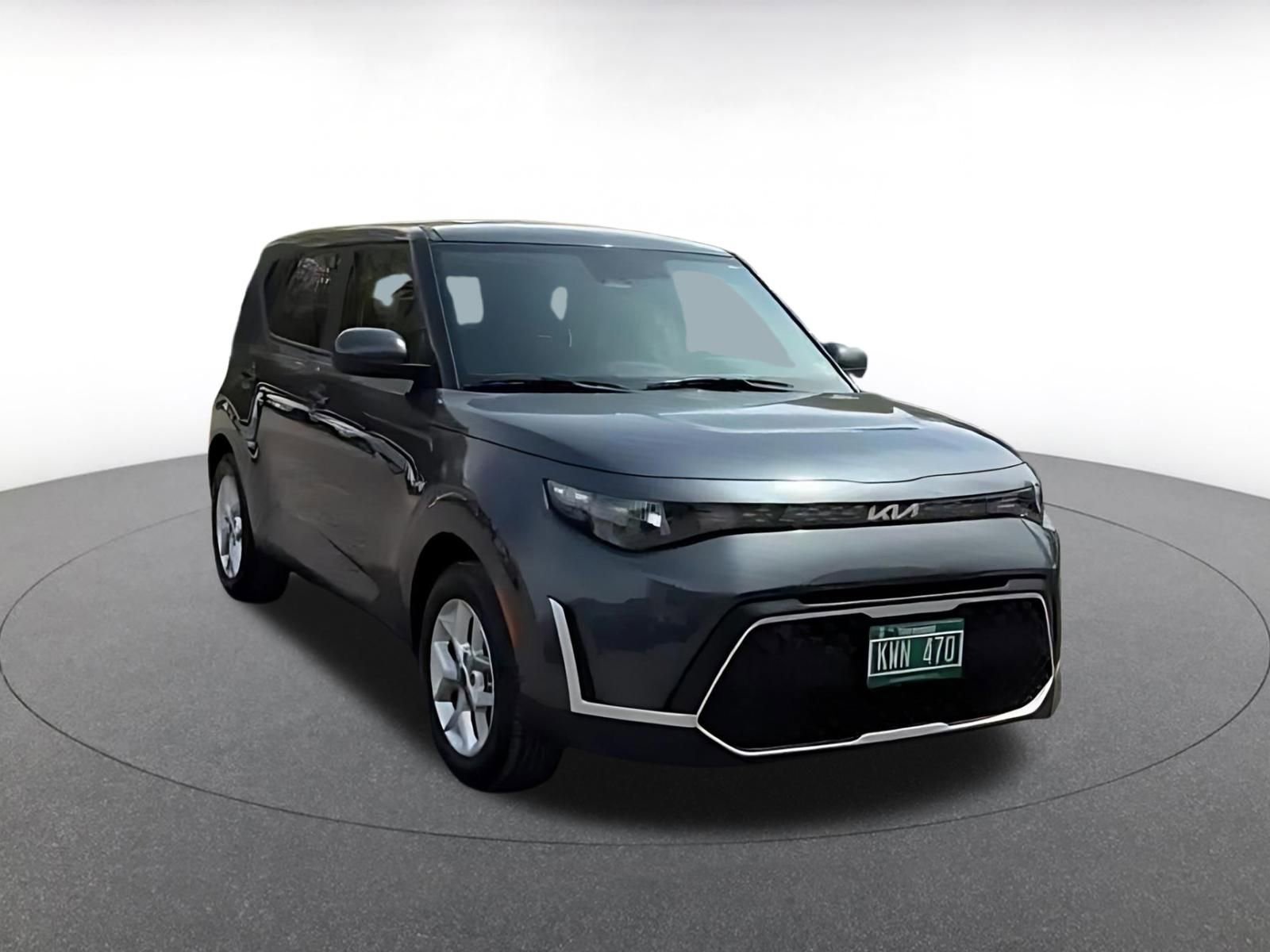 Used 2025 Kia Soul LX w/ LX Technology Package FWD image 3