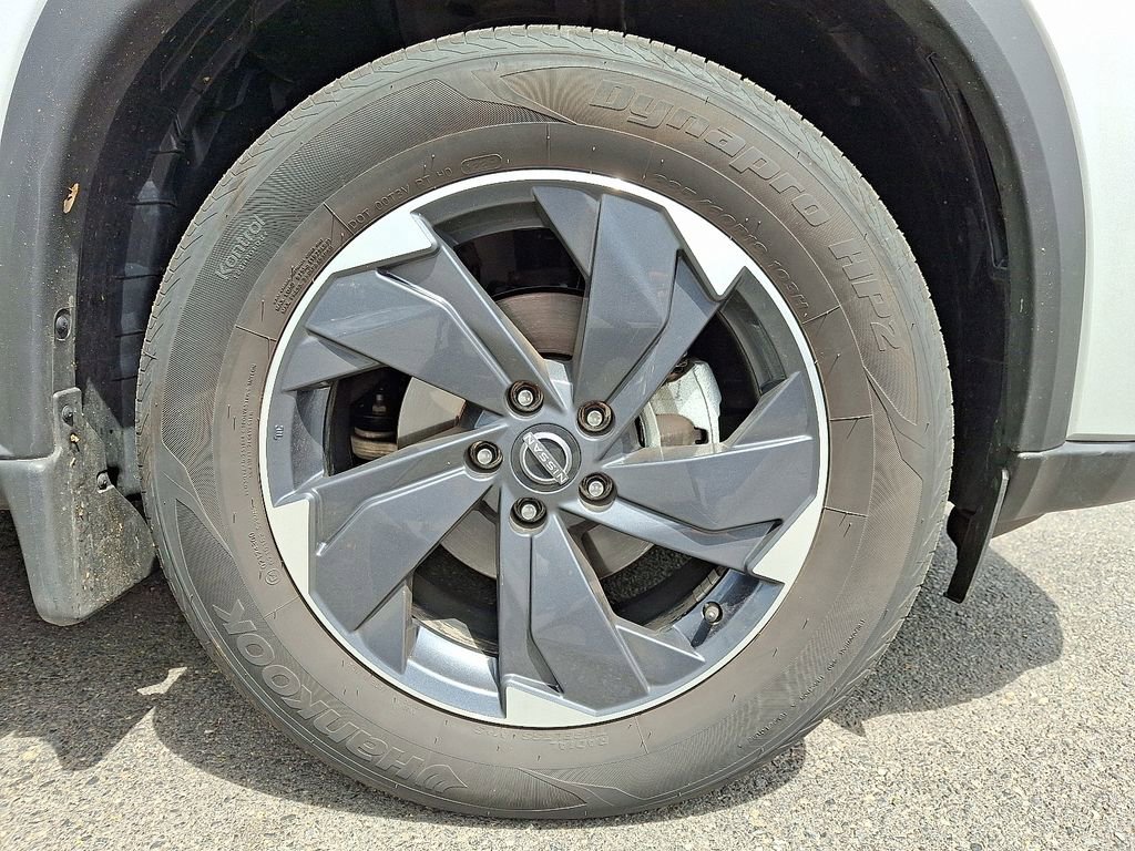 Used 2025 Nissan Rogue SV image 7