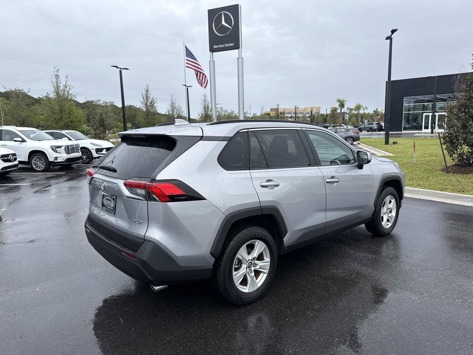 Used 2020 Toyota RAV4 XLE image 3