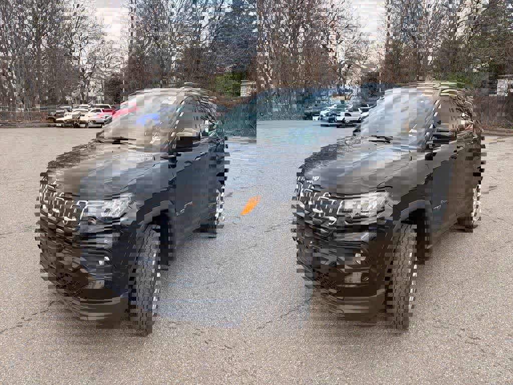 Used 2022 Jeep Compass Latitude image 1