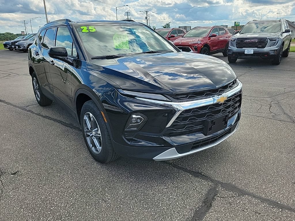 Used 2025 Chevrolet Blazer LT w/ Convenience Package AWD/4WD image 3
