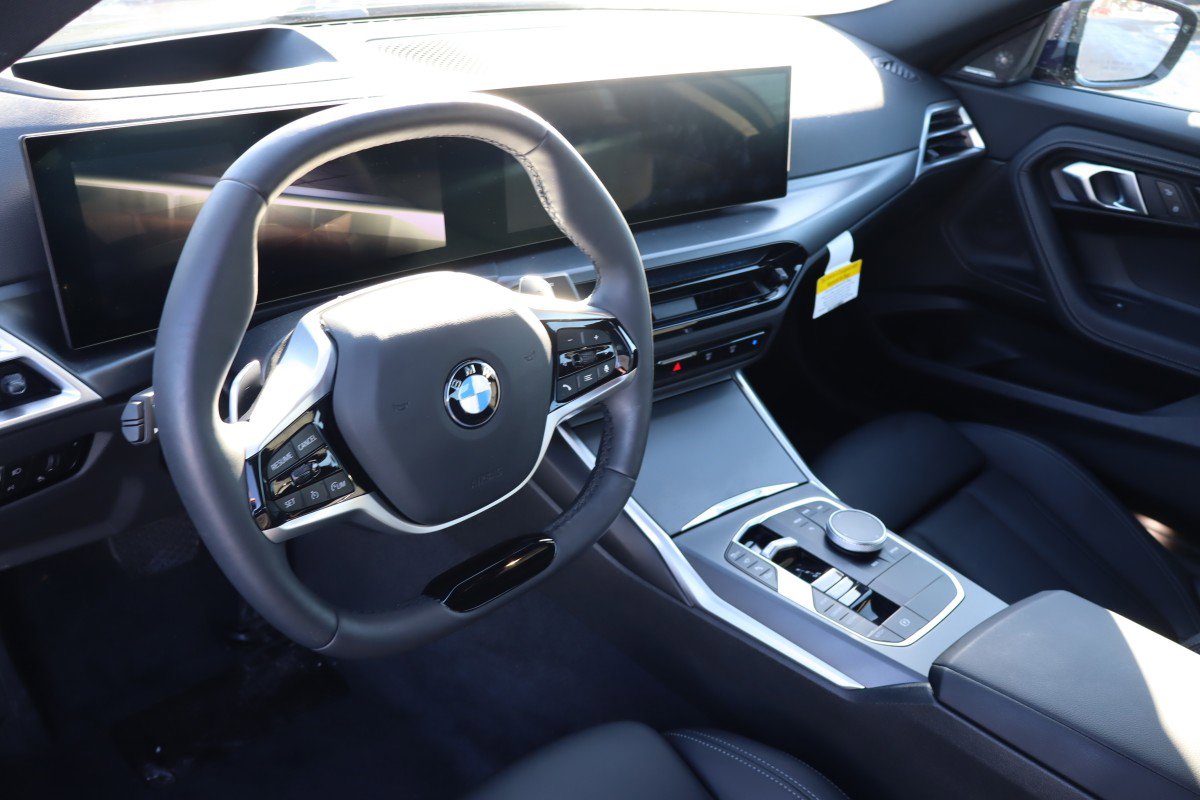 Used 2025 BMW 230i xDrive Coupe w/ Premium Package image 9