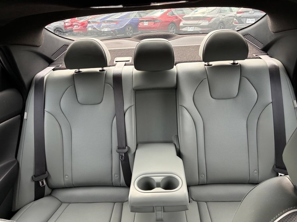 Used 2025 Hyundai Elantra Limited w/ Cargo Package FWD image 16