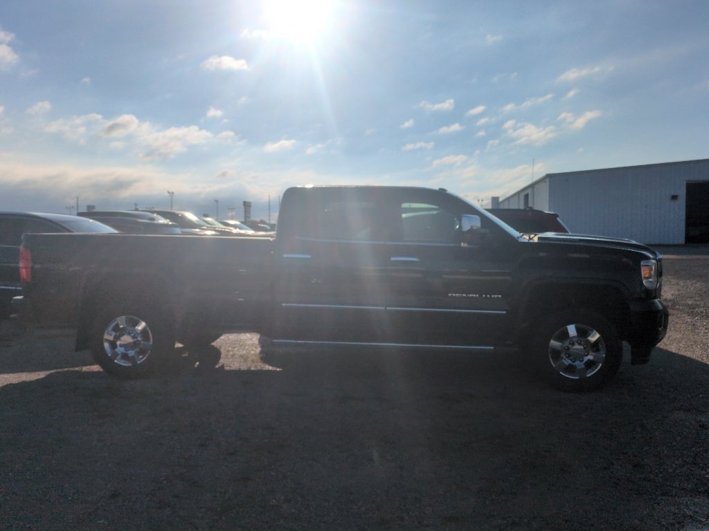 Used 2017 GMC Sierra 3500 Denali w/ Duramax Plus Package AWD/4WD image 4