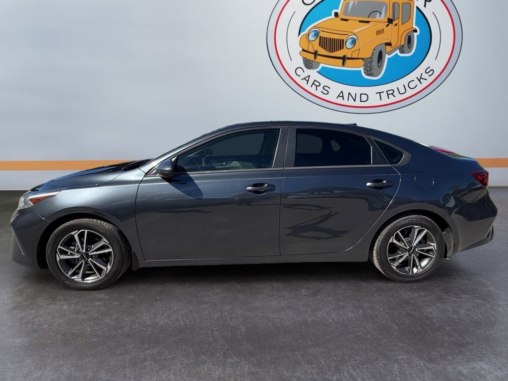 Used 2022 Kia Forte LXS image 2