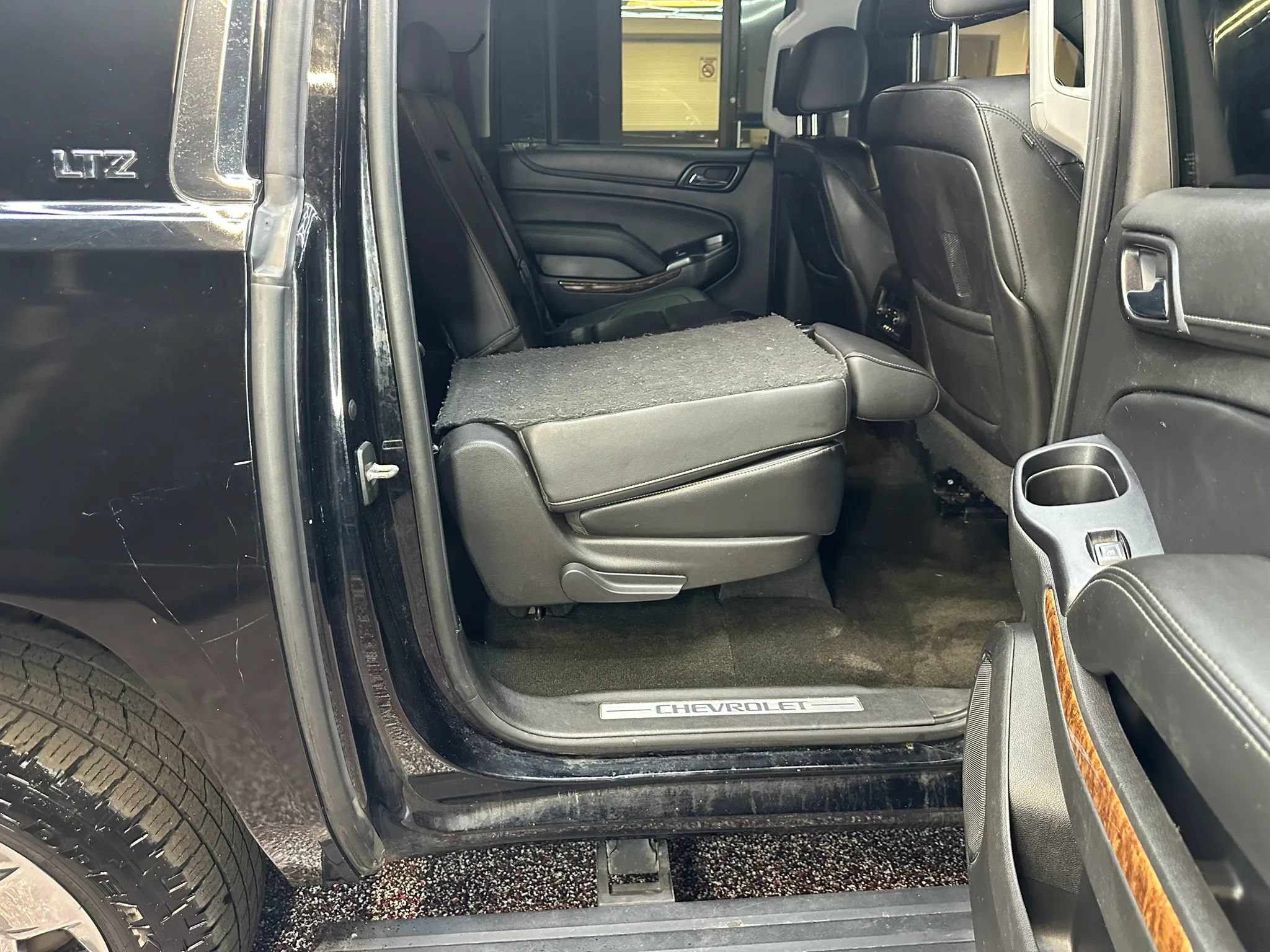 Used 2016 Chevrolet Suburban LTZ AWD/4WD image 31