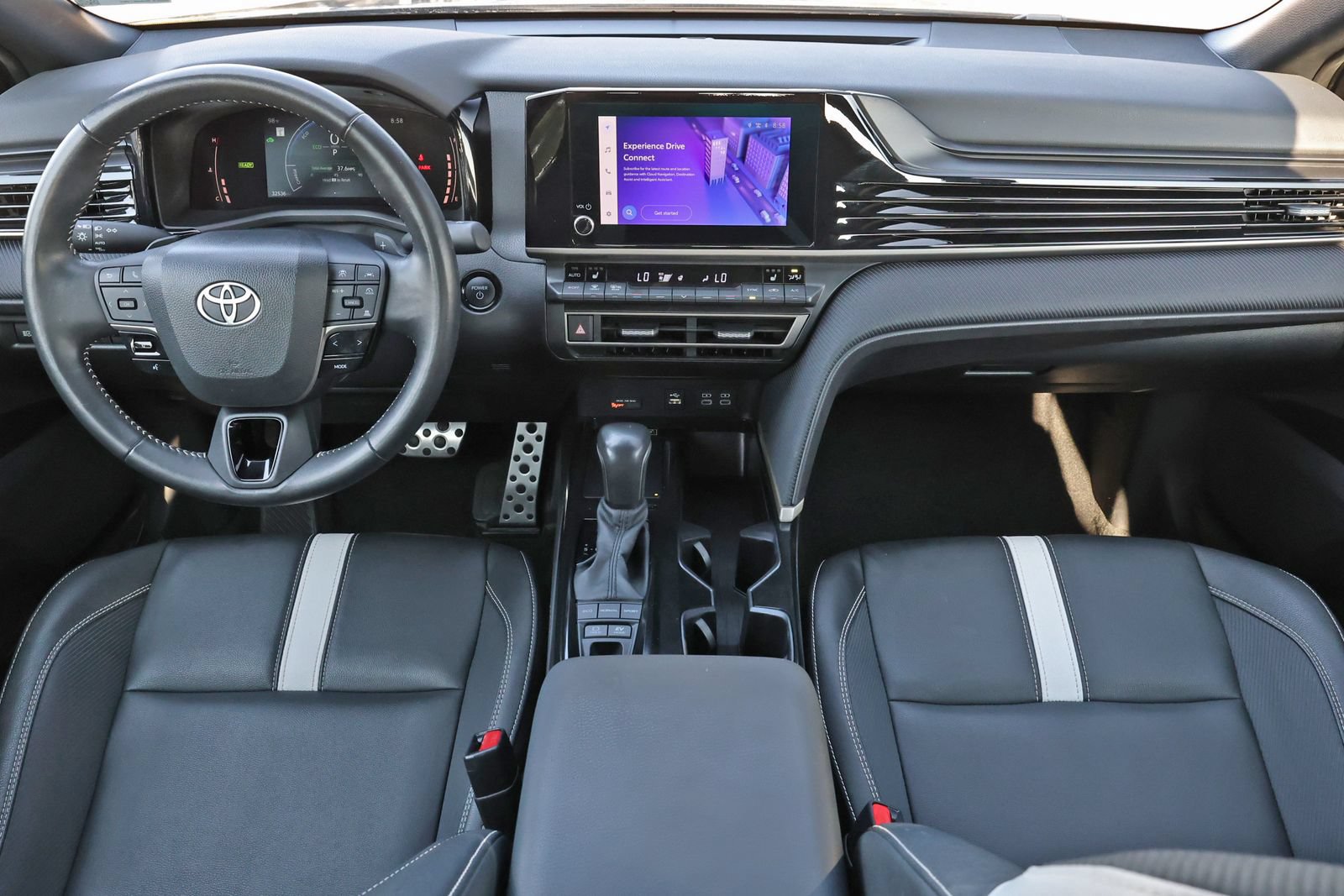 Used 2025 Toyota Camry SE w/ Convenience Package AWD/4WD image 2
