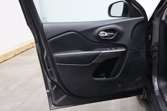 Used 2021 Jeep Cherokee Latitude Lux w/ Comfort/Convenience Group image 16