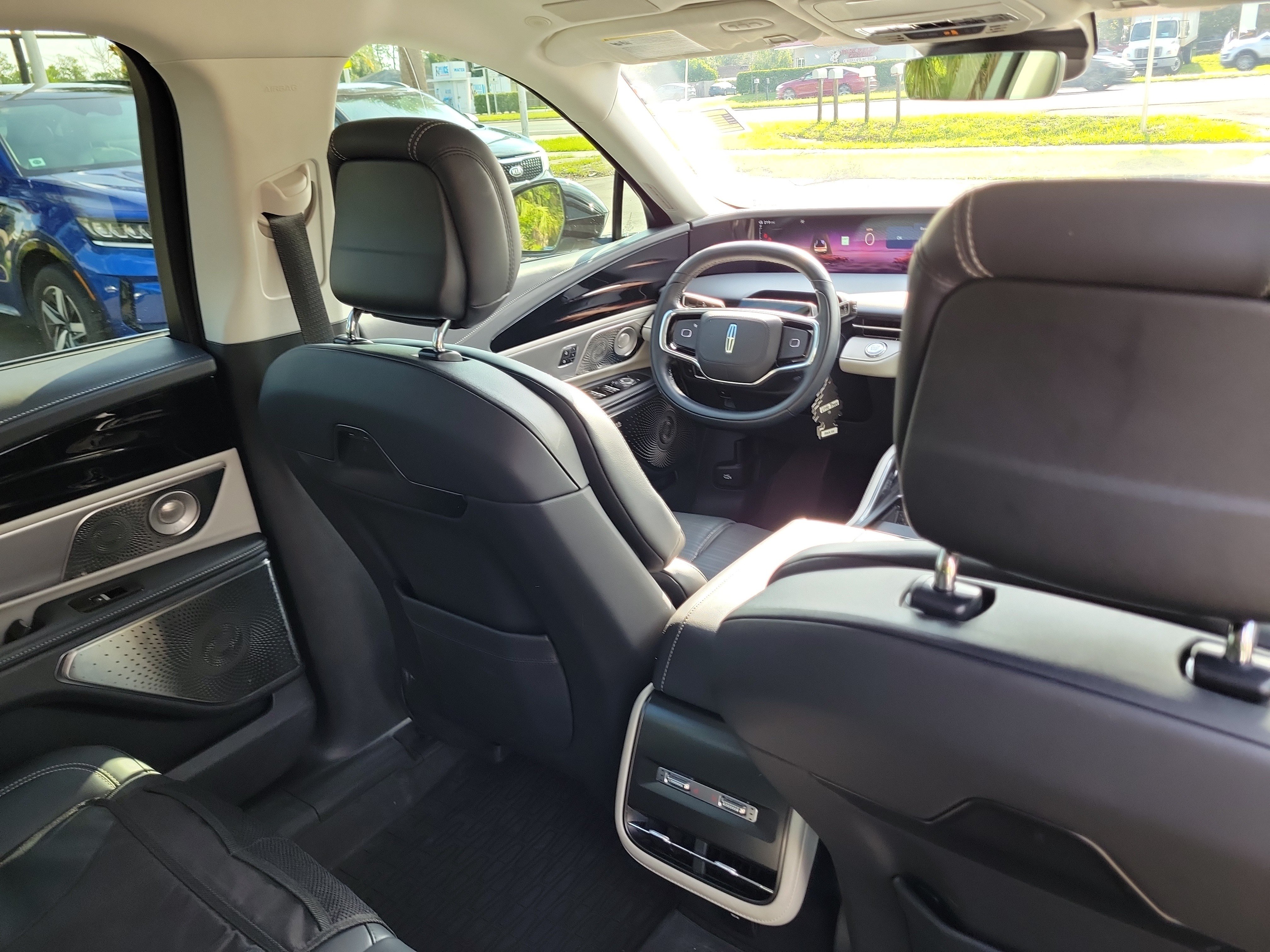 Used 2025 Lincoln Nautilus Reserve AWD/4WD image 13