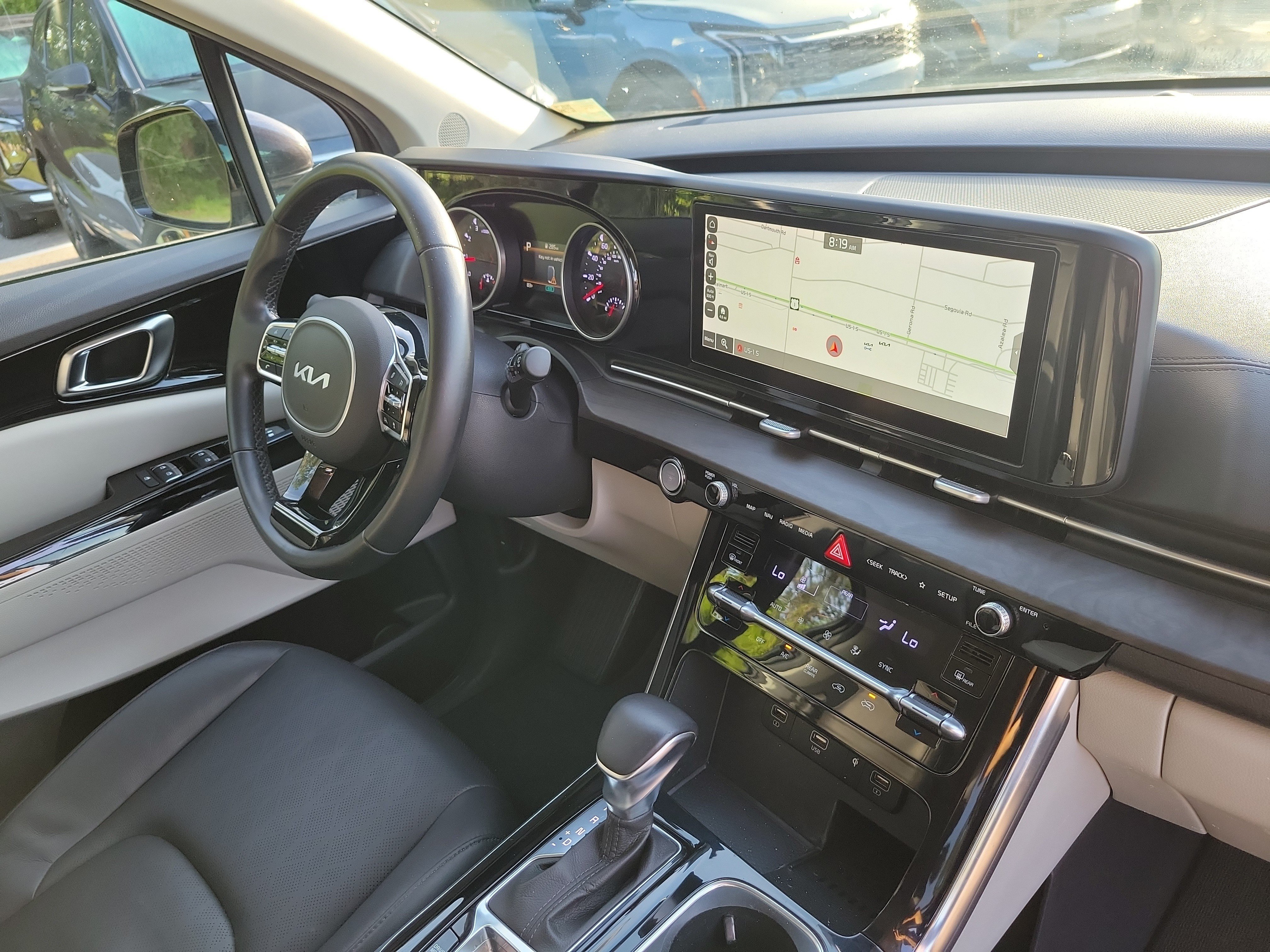 Used 2022 Kia Carnival EX FWD image 7