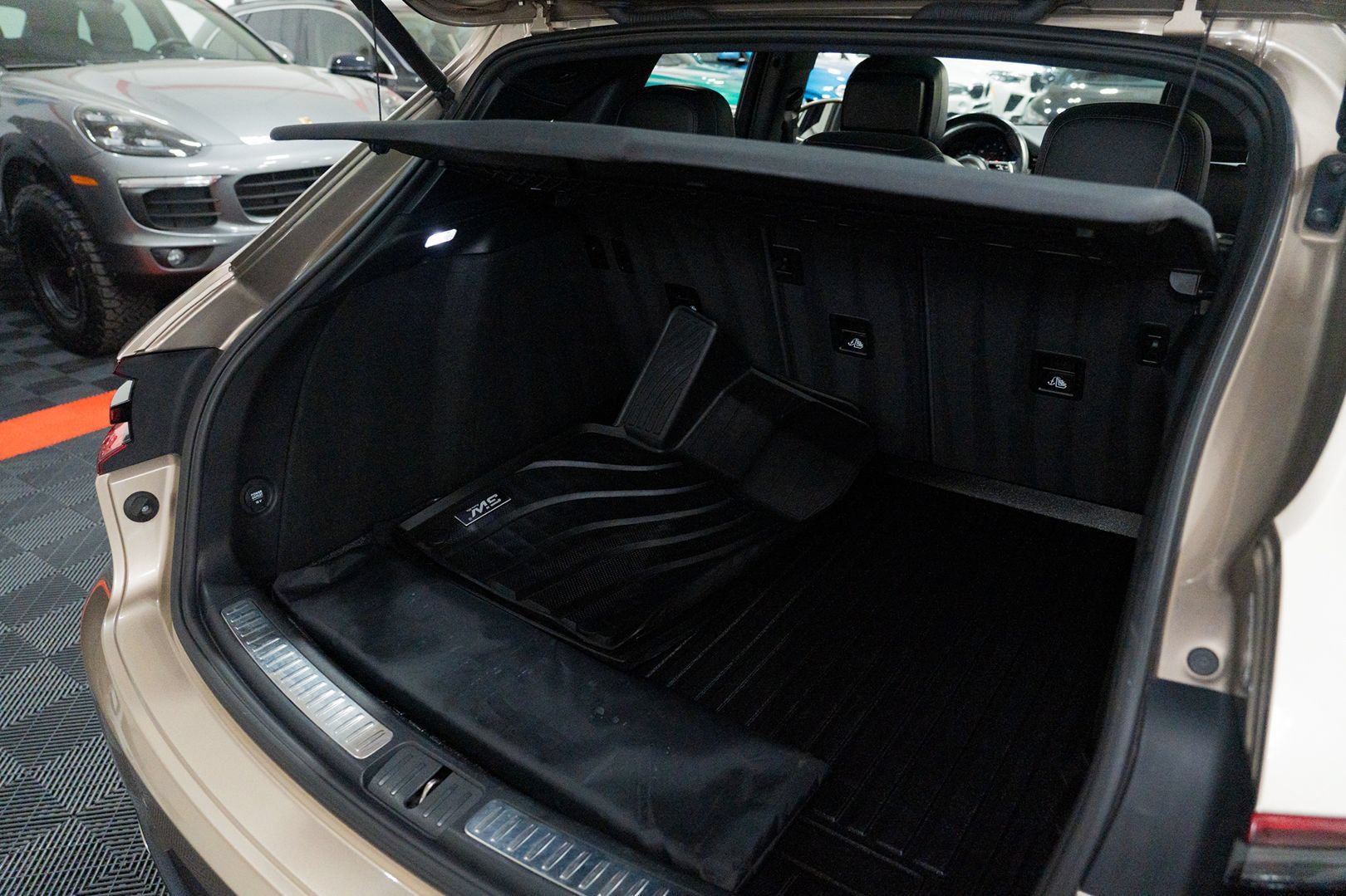 Used 2017 Porsche Macan AWD/4WD image 27