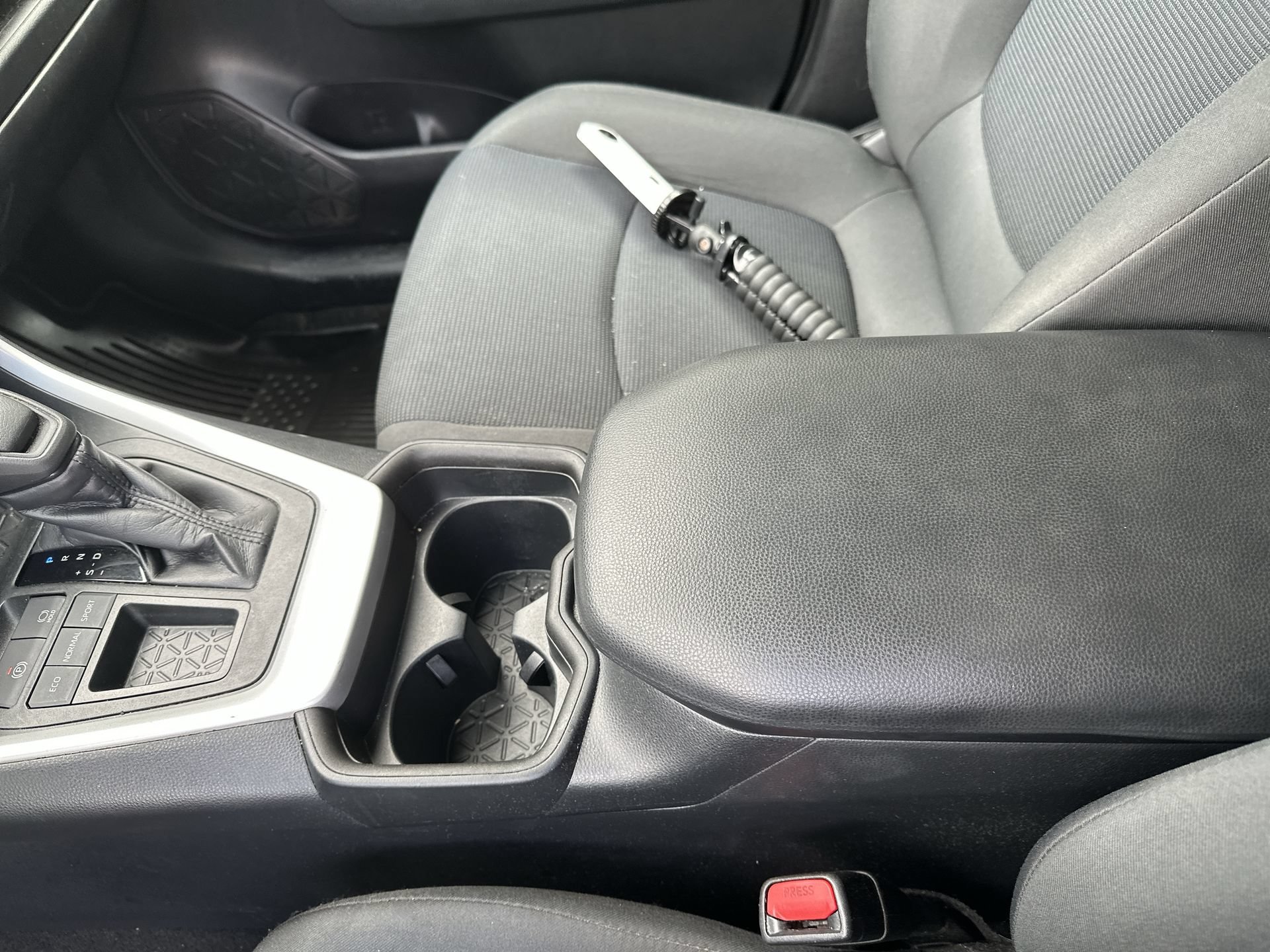 Used 2019 Toyota RAV4 LE FWD image 20