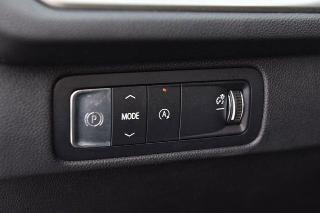 Used 2025 Chevrolet Traverse LT image 12