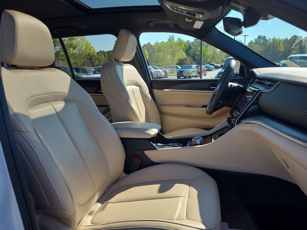 Used 2024 Jeep Grand Cherokee Limited RWD image 19