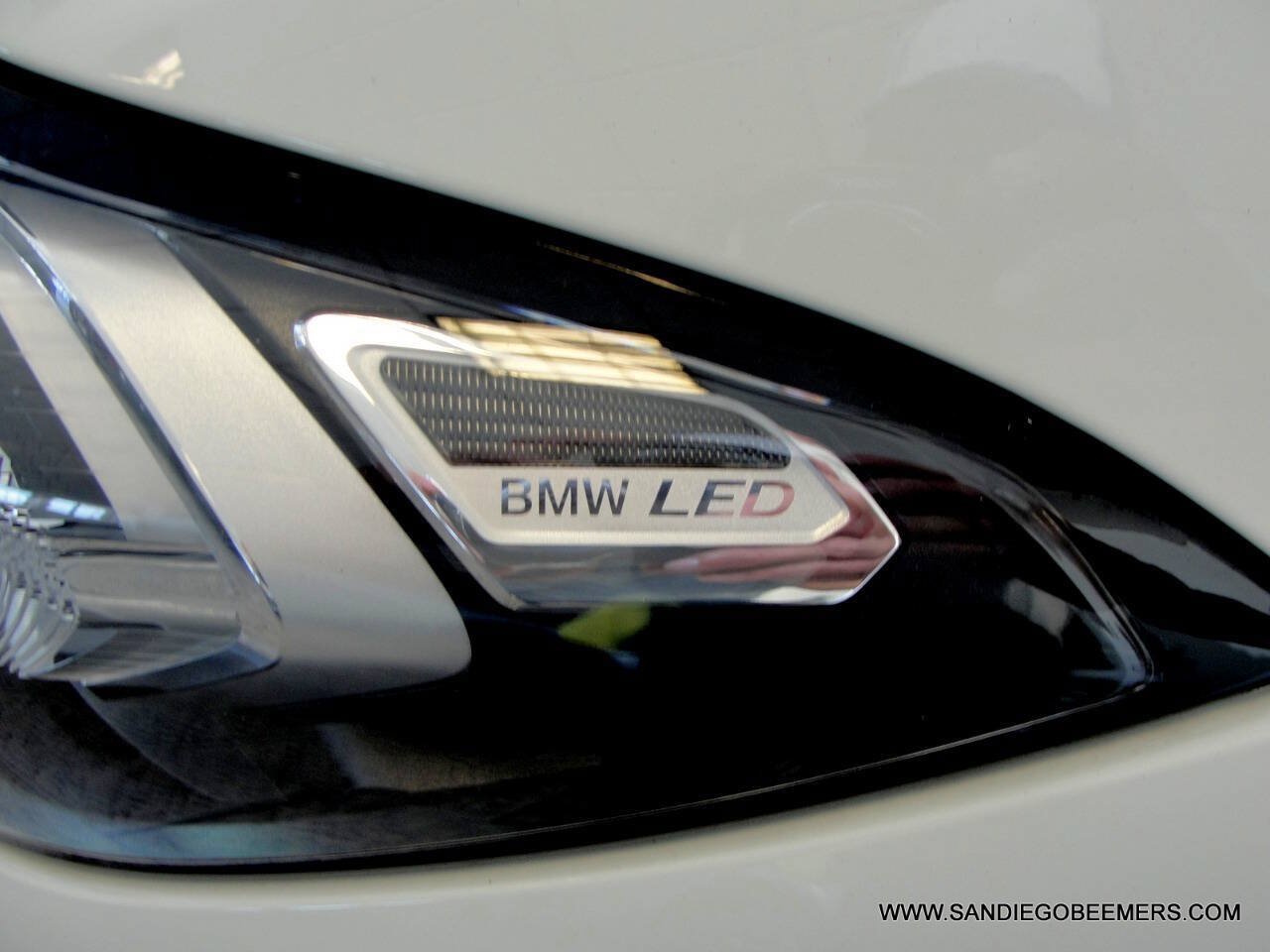 Used 2023 BMW 330i Sedan w/ M Sport Package RWD image 3