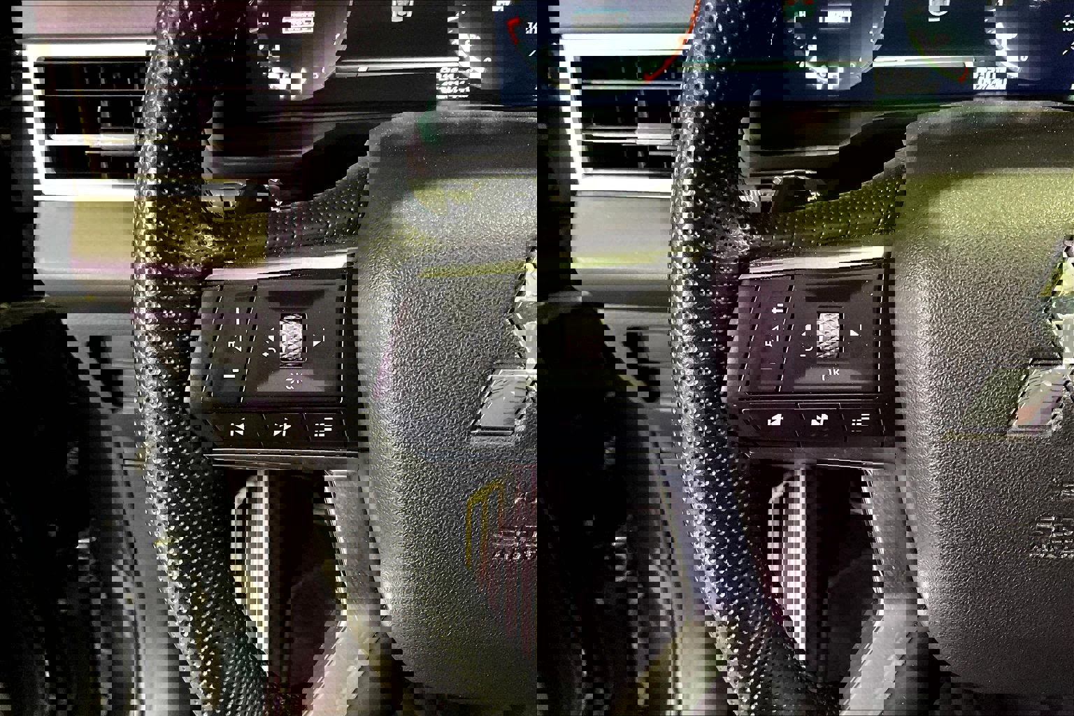 Used 2025 Mitsubishi Outlander SEL image 11