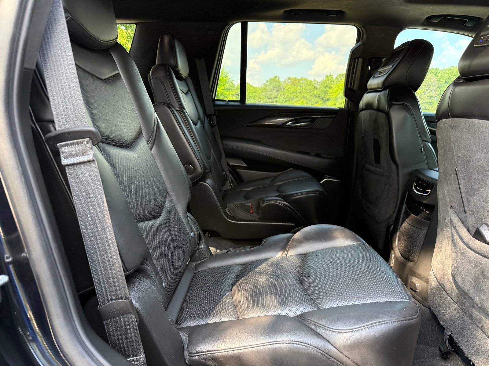 Used 2019 Cadillac Escalade Platinum RWD image 39