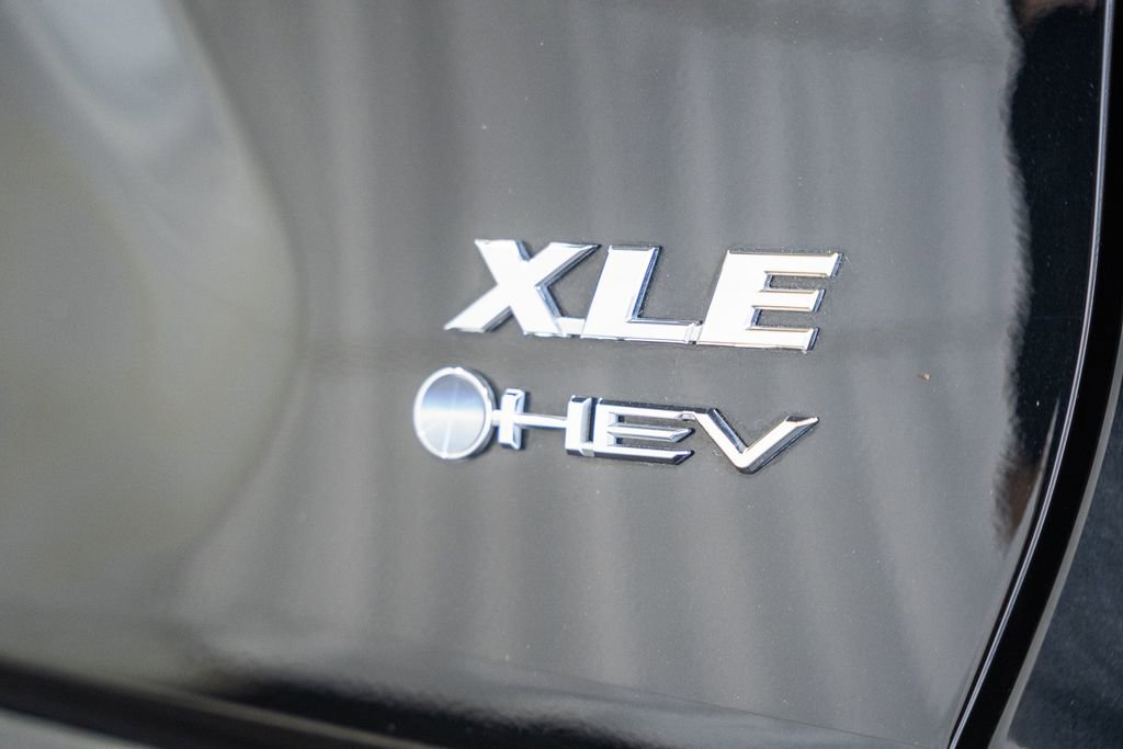 Used 2025 Toyota RAV4 XLE image 8