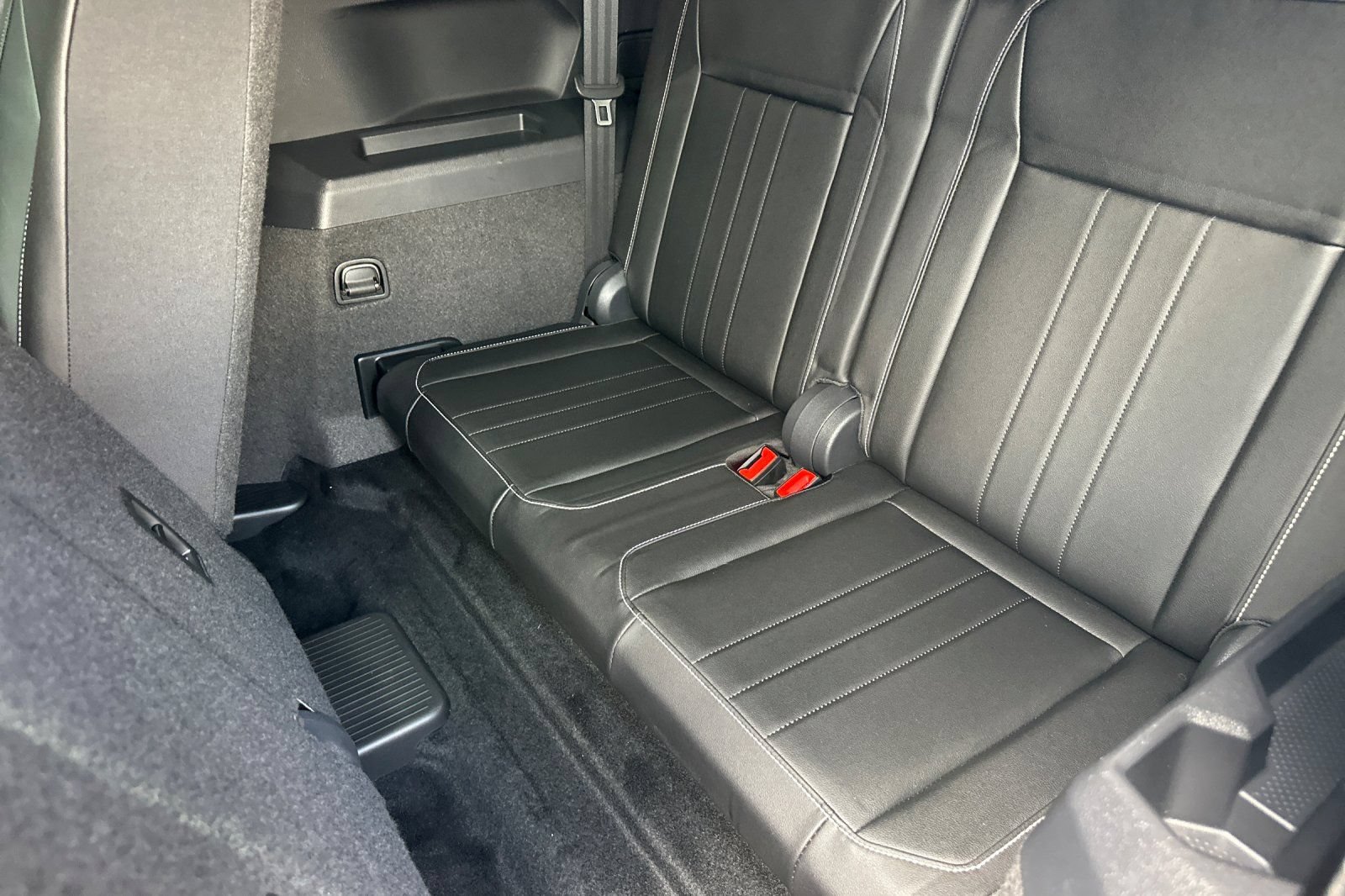 Used 2023 Volkswagen Tiguan SE w/ Panoramic Sunroof Package FWD image 16
