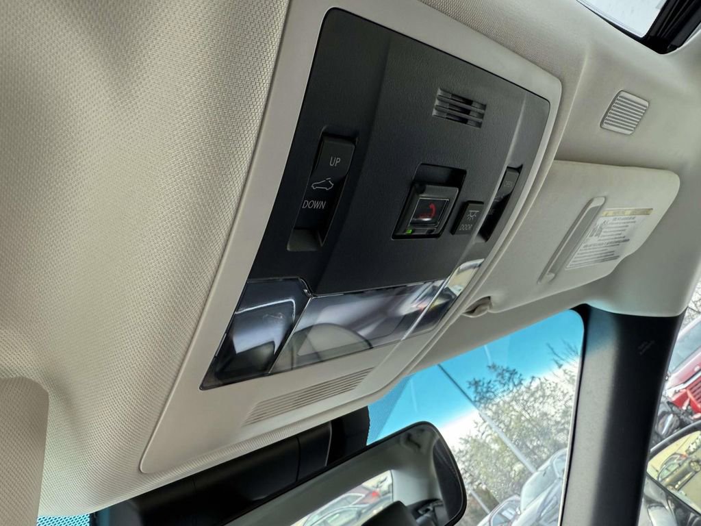 Used 2025 Lexus ES 350 Premium image 22