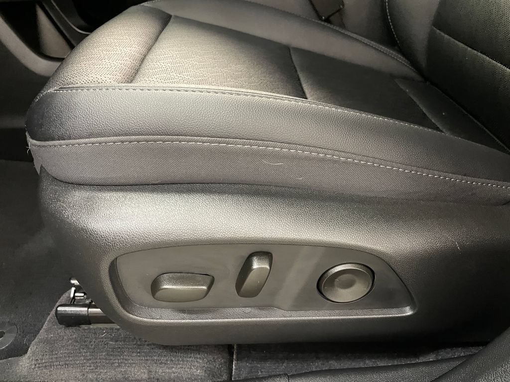 Used 2025 Chevrolet Equinox LT w/ Convenience Package II FWD image 8
