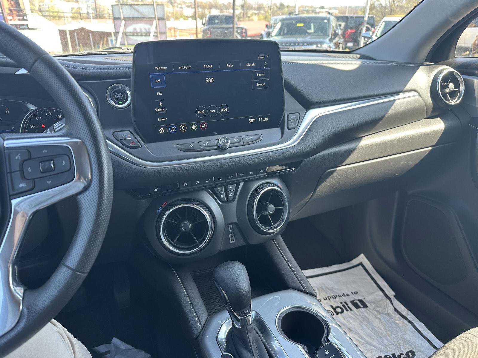 Used 2024 Chevrolet Blazer LT image 11