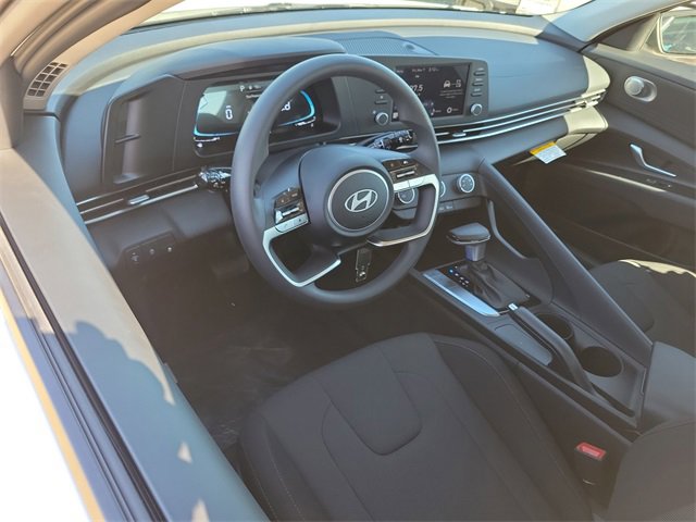 New 2025 Hyundai Elantra SE image 6