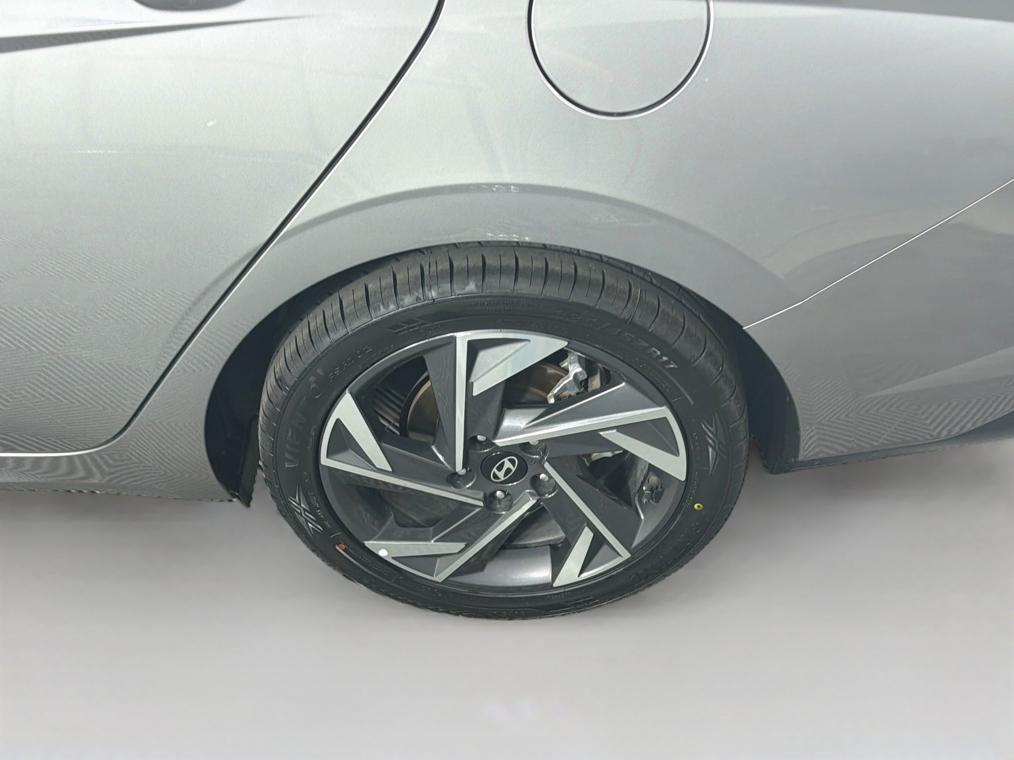 Used 2024 Hyundai Elantra Limited FWD image 11