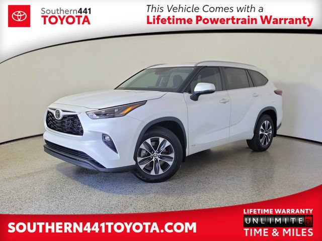 Certified 2026 Toyota Highlander XLE AWD/4WD image 1