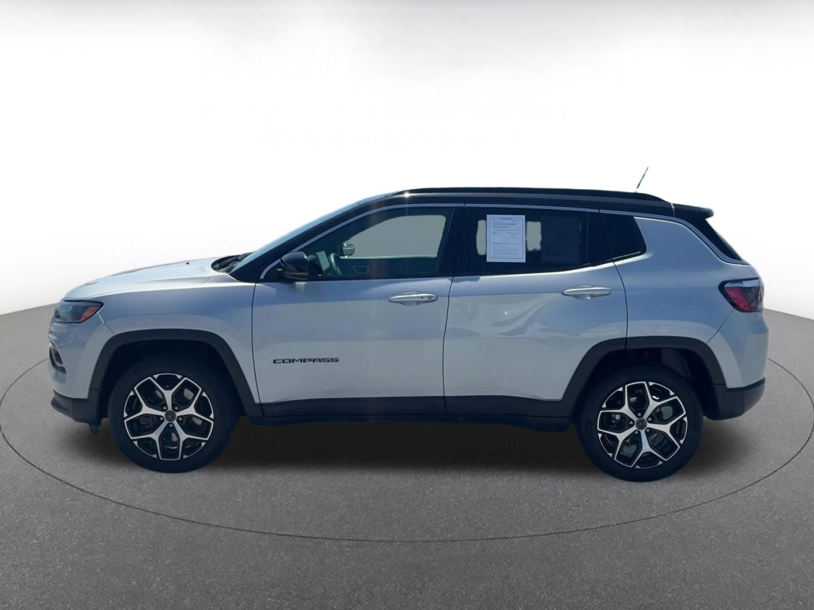 Used 2025 Jeep Compass Limited AWD/4WD image 9